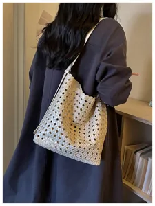 Détail de sac cabas souple tissé style coréen, grand sac à épaule de banlieue grande capacité.
