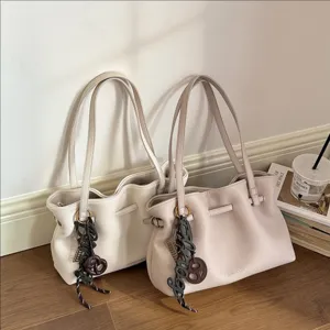 Borsa Tote da Donna in Pelle PU di Grande Capacità Borsa a Mano Casual Vintage per Lavoro Tinta Unita con Ciondolo
