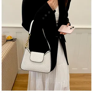 Sac à bandoulière tendance pour femme élégant sac sous les bras en cuir PU chic au quotidien.