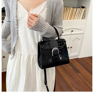Retro zwarte krokodillenpatroon handtas, modieuze klassieke schoudertas en crossbodytas voor dames.