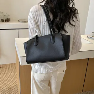 Stylish black PU leather tote bag for women, large capacity commuter shoulder bag for daily use.