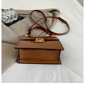 Modische braune Lackleder Handgriffen Tasche mit abnehmbarem Riemen für Damen und Alltag.
