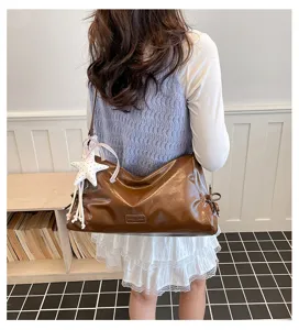 Vintage retro large capacity shoulder tote bag for women stylish commuter handbag