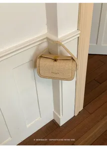 Borsa a mano chic in paglia intrecciata con chiusura dorata retro minimalista borsa a tracolla