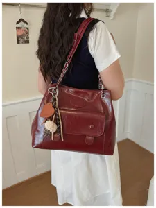 Vintage large capacity women shoulder bag retro chain tote bag casual commuter bucket bag
