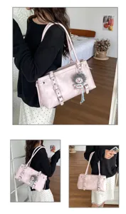 Vintage roze schoudertas voor dames, grote PU lederen tas met gespen en schattige hanger.