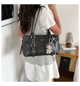 Vintage zwarte lederen schoudertas met grote capaciteit voor vrouwen, dagelijkse tas.