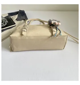 Retro grote capaciteit beige schoudertas voor dames, stijlvolle shopper tas voor werk.