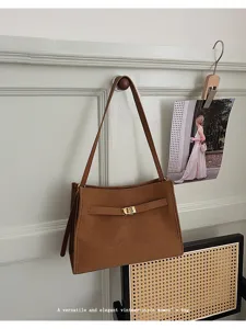 Borsa a tracolla vintage marrone in pelle morbida da donna, elegante borsa shopping.