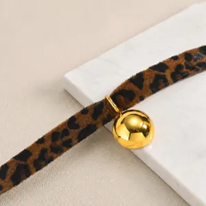 Collar de gargantilla de terciopelo con estampado de leopardo para mujer con colgante