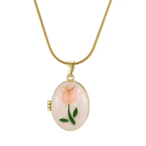 Vergoldete Kupferkette mit einem oeffnenden ovalen Tulpen-Medaillon Anhanger, elegantes Design.