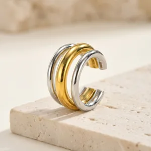 Ear cuff a tre strati in acciaio inossidabile da donna, gioiello chic nei toni oro e argento.
