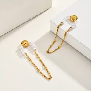 Orecchino cuff con conchiglia perla finta acciaio inossidabile dorato dettaglio catena