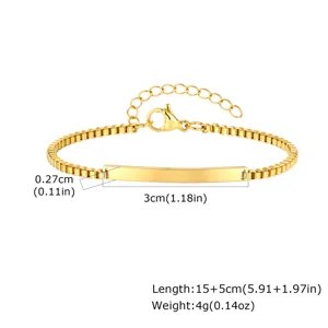 Pulsera de identidad de acero inoxidable dorada con placa curva y cadena ajustable.