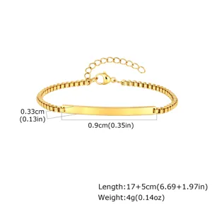 Detalle de pulsera de cadena de caja de acero inoxidable dorado con barra curva y cadena extensible
