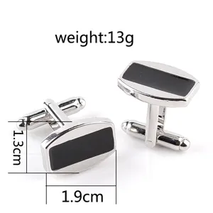Boutons de manchette argentés avec insert noir, vue détaillée avec dimensions et poids.