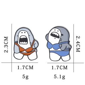 Gedetailleerd overzicht van schattige cartoon haai enamel pinnen met exacte afmetingen.