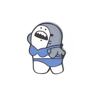 Grappige cartoon bikini haai geëmailleerde speld schattige metalen badge kleding