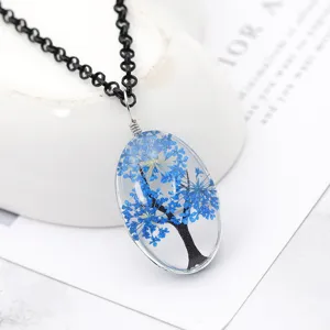 Collana artigianale ovale con fiori secchi albero della vita e ciondolo in resina.