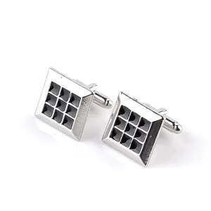 Boutons de manchette carrés mode homme avec incrustation grille noire pour chemise.