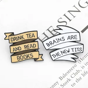 Emaille Pin Set mit Buch und Spruch Design, stylische Legierung Brosche für Kleidung.