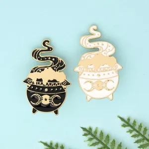 Ensemble de broches émail chaudron magique en alliage avec des détails noirs et blancs.