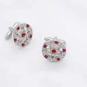 Zilverkleurige legering pentagram manchetknopen met rode strass stenen voor hemden.
