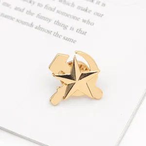 Broche étoile marteau et faucille soviétique, élégant badge col en métal doré stylé.