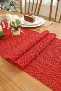 Roter Weihnachtstischläufer gestrickt hohles Design Feiertag Esstisch Heimdekoration festlich
