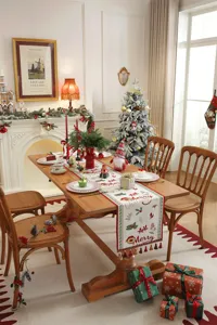 Centrotavola natalizio in jacquard di poliestere con nappe per decorazione festiva della casa.