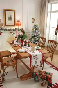 Runner da tavola natalizio con cervo jacquard e nappe, decorazione festiva in poliestere.