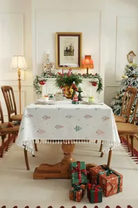 Mantel rectangular con estampado de arbol de navidad y flecos para mesa de comedor