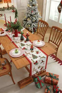 Runner da tavola natalizio con motivo jacquard di renne e nappe per decorazione tavola festa