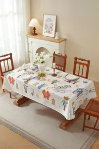 Detailansicht der orientalisch bedruckten Polyester-Tischdecke mit Sternen und Palmen.