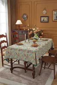 Détail de nappe jacquard à fleurs vintage, couverture de table rectangulaire style américain.