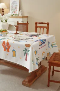 Mittelöstlich bedruckte Tischdecke mit Palmen, Schlössern und Mondmotiven für Zuhause.