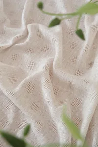 Minimalistischer Polyester einfarbiger Hohlraster Tischtuch Detail für Heimtextilien.