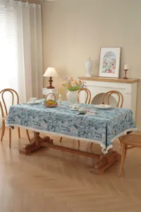 Nappe jacquard vintage américaine avec motif floral botanique et détail de franges.