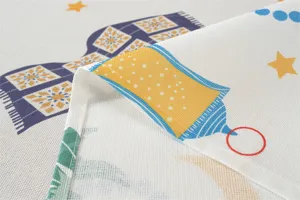 Nahaufnahme des hochwertigen orientalischen Polyester-Tischdeckenstoffes im Detail.