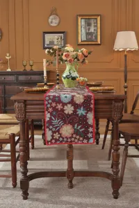 American retro jacquard table runner for dining room, elegant floral design and shell edge.