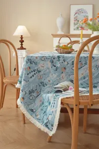 Vue détail de la magnifique nappe jacquard florale vintage américaine avec belles franges.