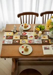 Chemin de table jacquard teint en fil avec motif patchwork de fleurs rétro pour déco de table.
