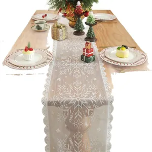 Camino de mesa navideño de encaje blanco romántico francés con copos de nieve decorativo