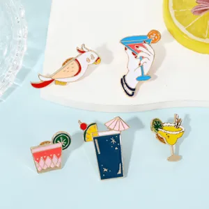 Σετ καρφίτσες σμάλτου σε καλοκαιρινό τροπικό στυλ, χαριτωμένος παπαγάλος και μεταλλικό κοκτέιλ.