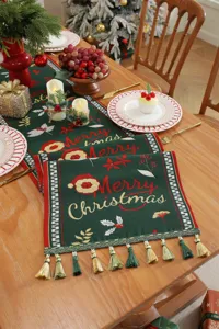 Corsia per tavola di Natale tessuto jacquard decorazione da pranzo festiva con frange e nappe.