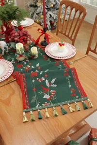 Corsia da tavola natalizia jacquard con cervo e nappe per decorazione festiva.