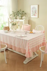 Nappe de table en coton lavé à rayures style pastoral français avec volants romantiques chic.