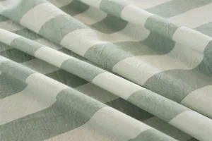 Détail de tissu en coton à rayures vertes et blanches, nappe lavée douce style champêtre