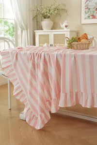 Nappe de table à volants en coton rayé rose et blanc style pastoral français pour déco.