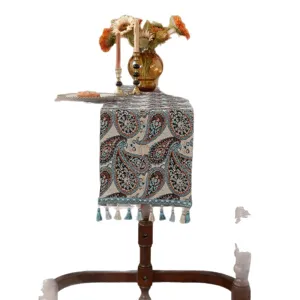 Vintage Paisley Tischläufer mit Quasten, Jacquard Stoff Tischdeko für Esszimmer und Wohnzimmer.